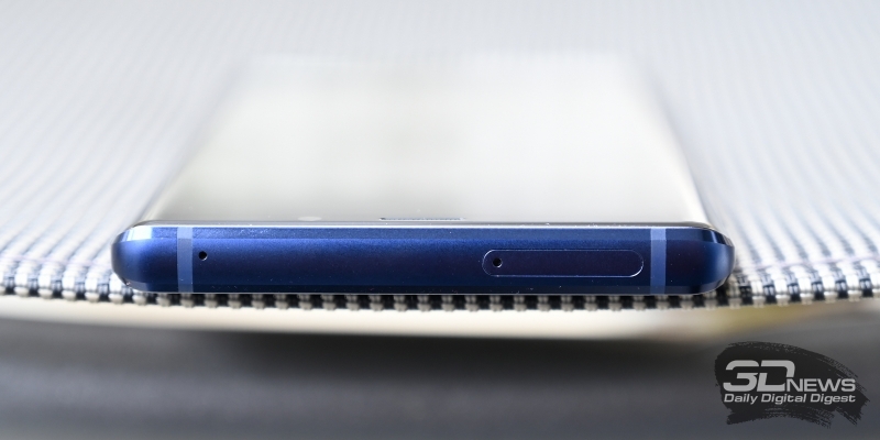 Samsung Galaxy Note9, верхняя грань: микрофон и гибридный слот для SIM-карт и карты памяти