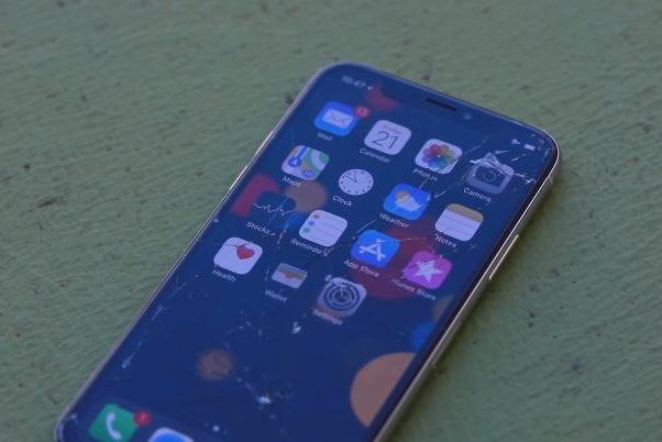 iPhone XS и XS Max проверили на прочность при падении с разной высоты