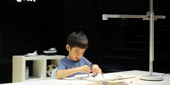 Компания Dyson выпустила умную настольную лампу