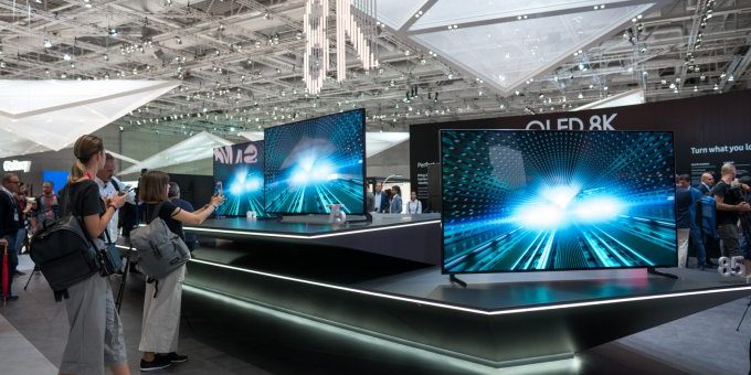 Новый телевизор от Samsung преобразовывает видео в формат 8К (7 фото)