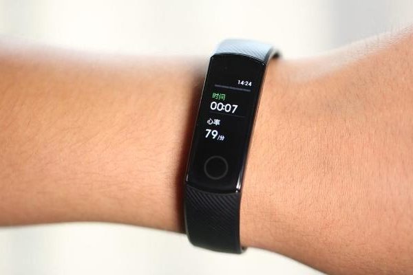 Honor Band 4 с AMOLED-экраном и ударостойким стеклом появился в России