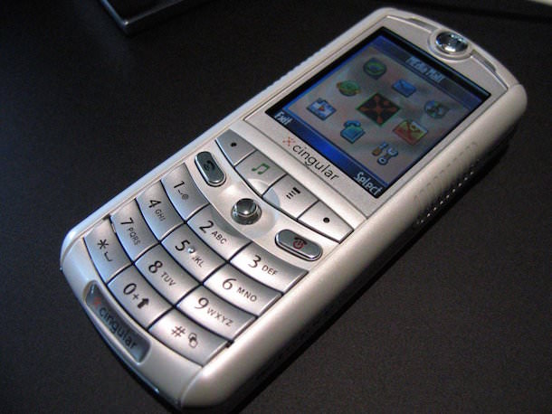 Первый телефон Apple ROKR E1