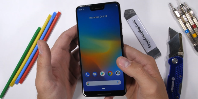 Google Pixel 3 XL погнули, поцарапали и подожгли
