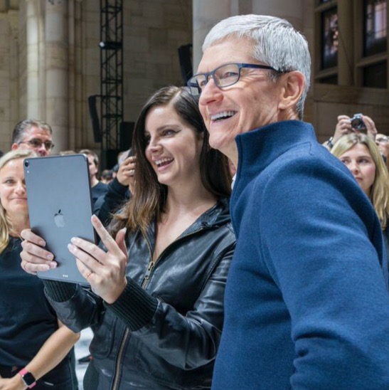 Тим Кук выразил благодарность Лане Дель Рей и другим гостям презентации 30 октября