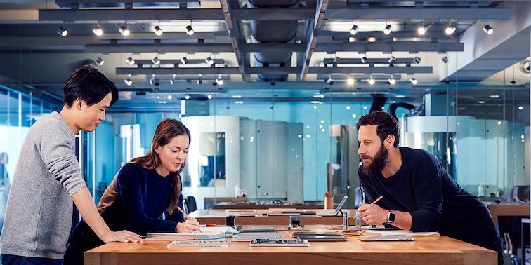 Apple добавила видеоролики о работе в компании и кейсы сотрудников в раздел вакансий