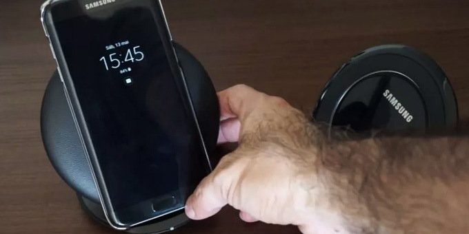 Функция беспроводной зарядки будет не только во флагманах Samsung