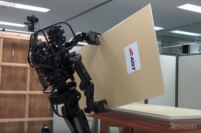 HRP-5P — двуногий робот, который сам приколотит доску (3 фото + видео)