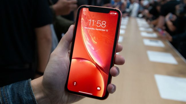 Первый обзор iPhone XR: мнения блогеров, получивших смартфон первыми