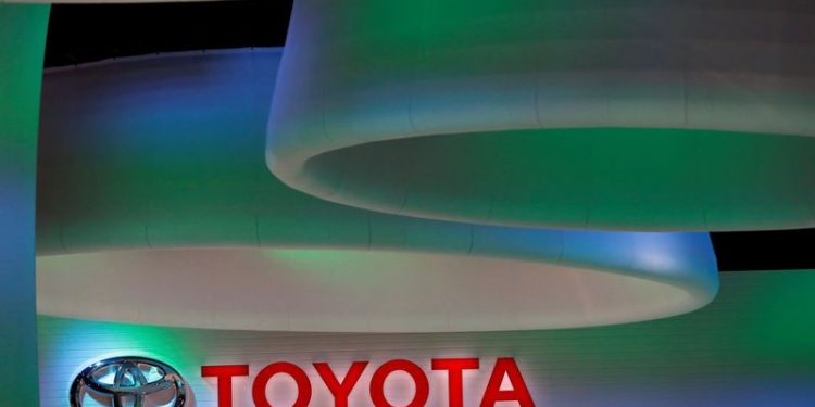 Toyota объявила об отзыве более 2,4 млн гибридов по всему миру