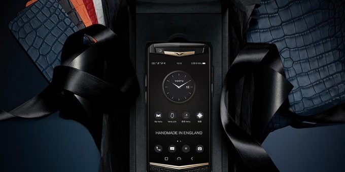 Vertu вернулась с элитным смартфоном за 1 миллион рублей (14 фото)