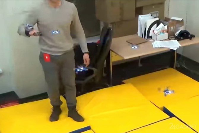 Виброперчатка из Сколково позволяет управлять отрядом дронов (видео)