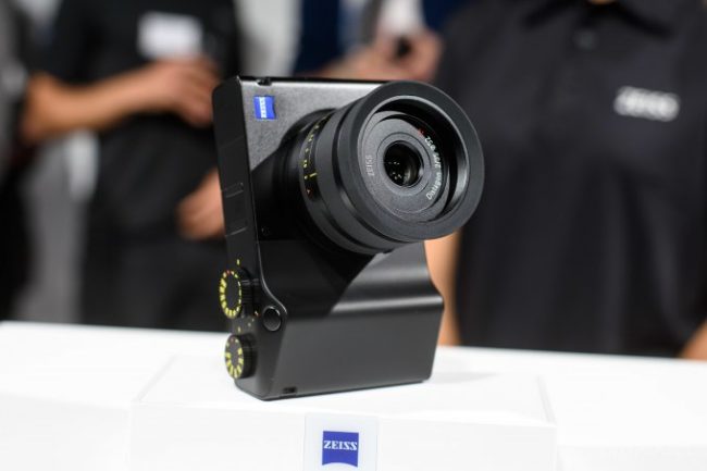 Zeiss выпустил полнокадровую камеру со встроенным Photoshop