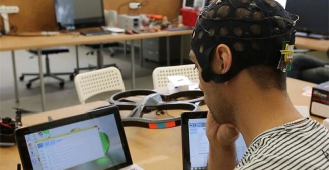 Ученые помогли парализованным людям управлять смартфоном силой мысли