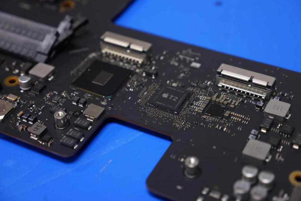 Apple подтвердила, что чип T2 защищает новые Mac от неавторизированного ремонта