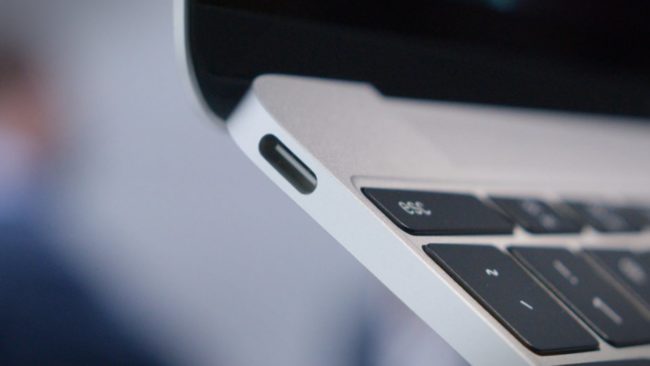 Гитарист Queen рассказал, за что он ненавидит Apple