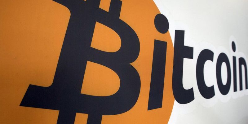 Курс биткоина перешел к снижению От Investing.com