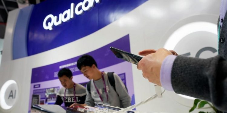 Qualcomm снизила прогнозы доходов на фоне потери заказов Apple