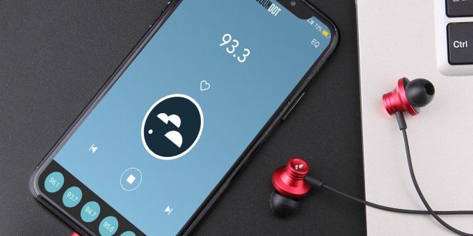 В новые наушники встроили FM-приемник (5 фото + видео)