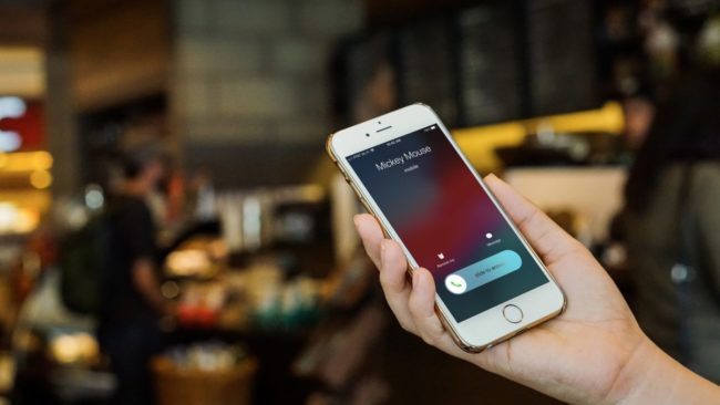 Выкручивайтесь из неловких ситуаций с помощью ложных звонков на iPhone