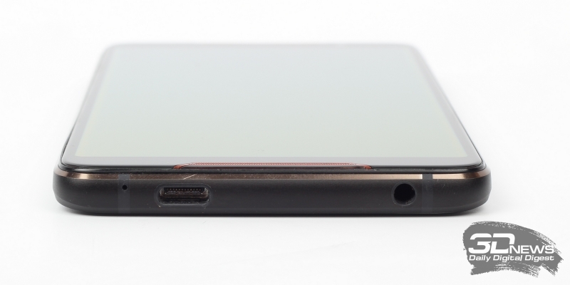 ASUS ROG Phone, нижняя грань: микрофон, порт USB Type-C и мини-джек (3,5-мм) для наушников/гарнитуры