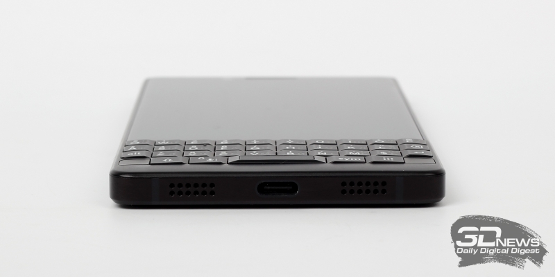 BlackBerry KEY2, нижняя грань: разъем USB Type-C и основной динамик