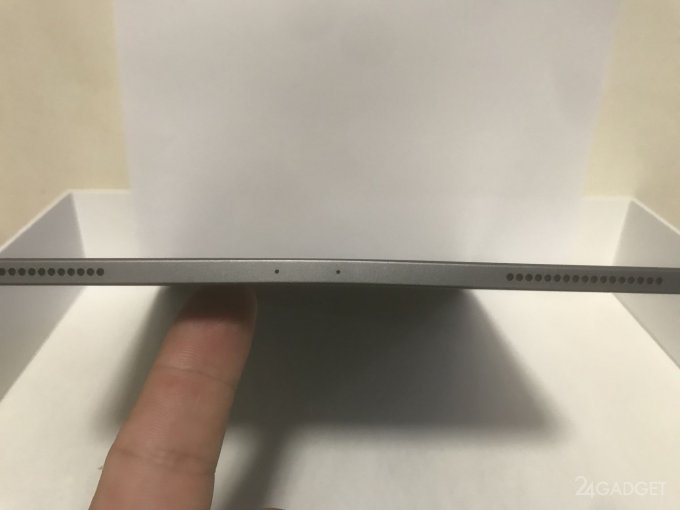 Apple: гнутый корпус iPad Pro 2018 не является дефектом (5 фото)