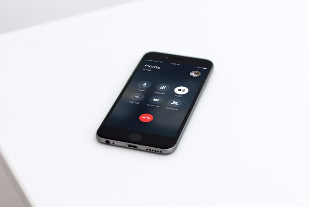 iPhone-Ringing-on-Table-with-Speakerphone