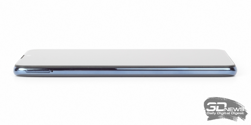 ASUS Zenfone Max Pro (M2), левая грань: слот для SIM-карт и карты памяти