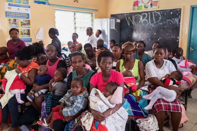 apple-RED-and-Global-Fund_aids-hiv-Nairobi-children