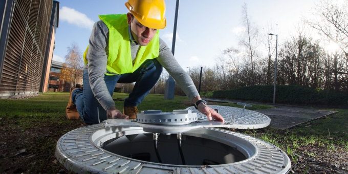 Канализационные крышки люков превратят в антенны для 5G-сетей (4 фото)