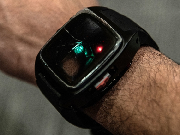 Носимое устройство HopeBand предупредит наркозависимого и медиков о передозировке