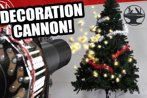 украшаем елку за 30 секунд из воздуходувки! (видео)