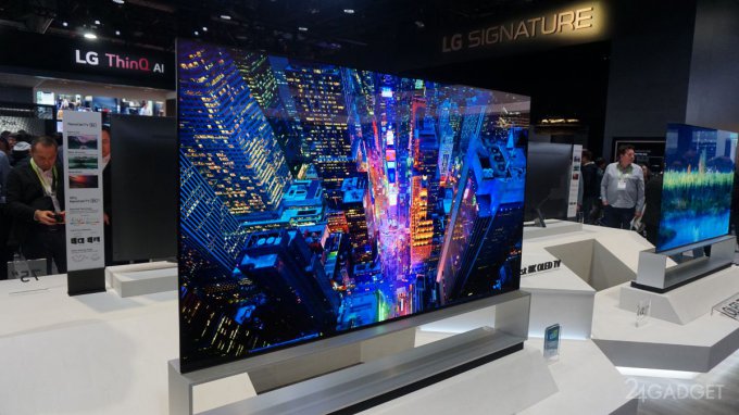 TV-рулон, инсталляция из гибких 4K-панелей и 8K OLED-телевизор от LG (15 фото + 3 видео)