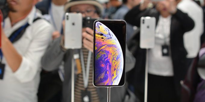 Apple выпустила полезный чехол для iPhone с беспроводной зарядкой (8 фото)