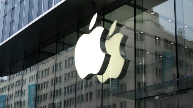 Эксперты назвали причины падения акций Apple