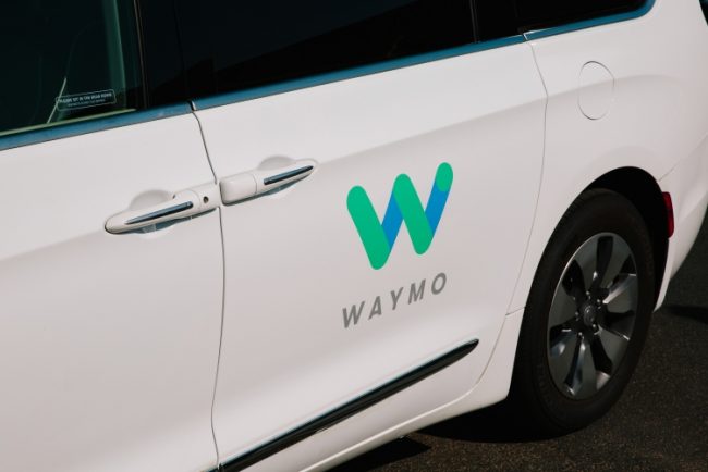 Waymo встречалась в 2016 году с 12 автопроизводителями в поисках партнёра по выпуску самоуправляемых автомобилей