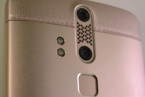 Названы самые безопасные для здоровья смартфоны