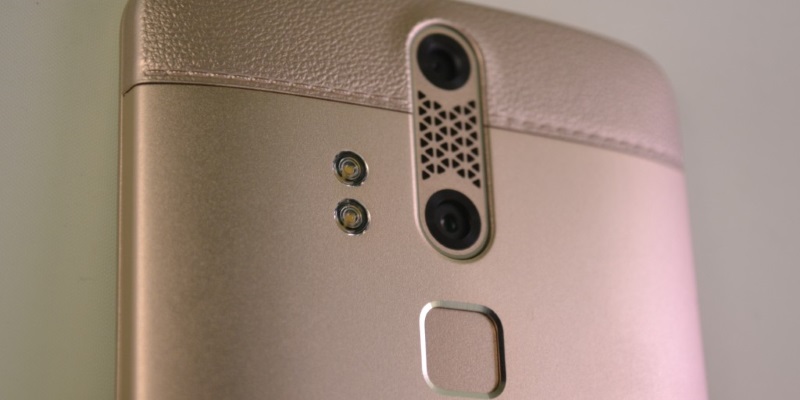 Названы самые безопасные для здоровья смартфоны