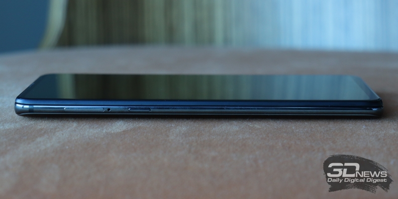 Xiaomi Mi MIX 3, левая грань: слот для двух nano-SIM и многофункциональная клавиша