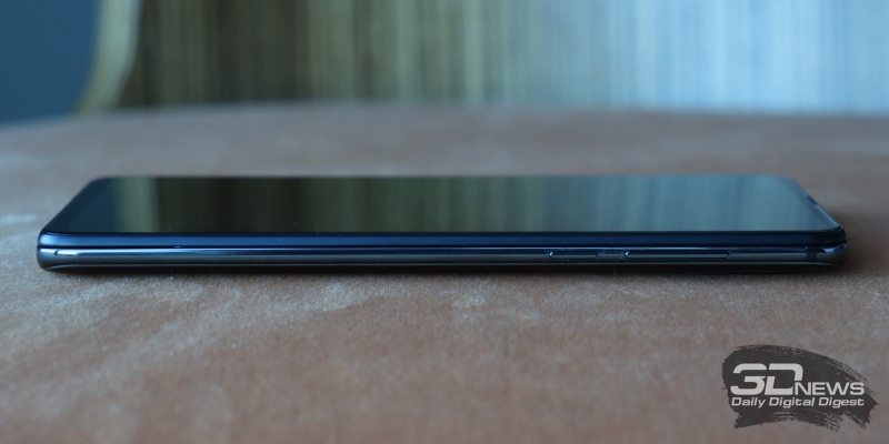 Xiaomi Mi MIX 3, правая грань: клавиши включения и регулировки громкости