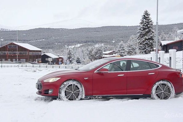 Морозы и жара превращают электромобили в тыквы (3 фото)