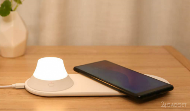 Ночник от Xiaomi зарядит ваши гаджеты без проводов (7 фото)