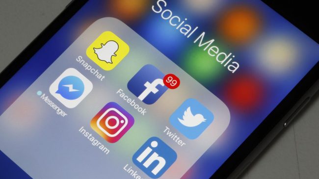 Руководство Facebook передумало запускать приложение для мемов «LOL»