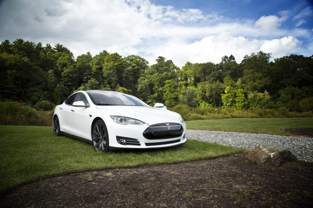 Беспилотный электромобиль Tesla