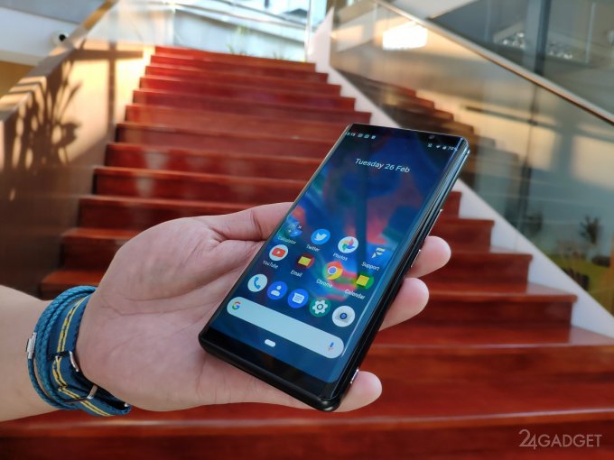 F(x)tec Pro 1: Android-слайдер с необычной QWERTY-клавиатурой (6 фото) F(x)tec Pro 1: Android-слайдер с необычной QWERTY-клавиатурой (6 фото)