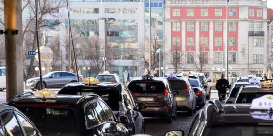 В столице Норвегии установят беспроводные зарядные станции для такси
