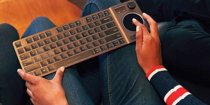 Corsair K83 — беспроводная клавиатура с тачпадом и джойстиком (7 фото)