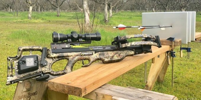 MacBook Pro испытали на прочность выстрелом из арбалета (видео)