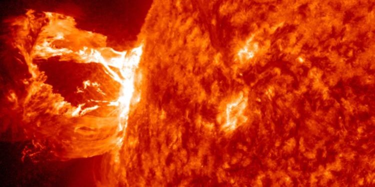 Магнитное поле Солнца может быть в 10 раз сильнее, чем предполагалось ранее