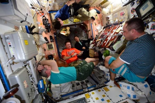 NASA провело перепись микробов обитающих на МКС